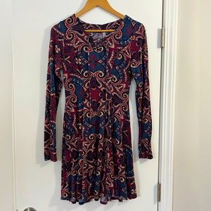 Flowy patterned long sleeve dress